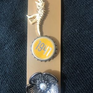 Coach Pins set of 3 pcs. Tearose, Rexy and 1941 Cap!